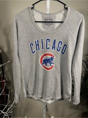 S92. Majestic Chicago Cubs womenshimmer long sleeve Crewneck Pullover Sweatshirt